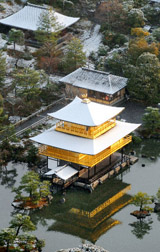 金閣寺の雪化粧.jpg